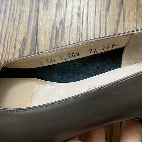 Salvatore Ferragamo Brown-ish/Gray Bowed Flats with Small Heel - 7.5 - Picture 12 of 13